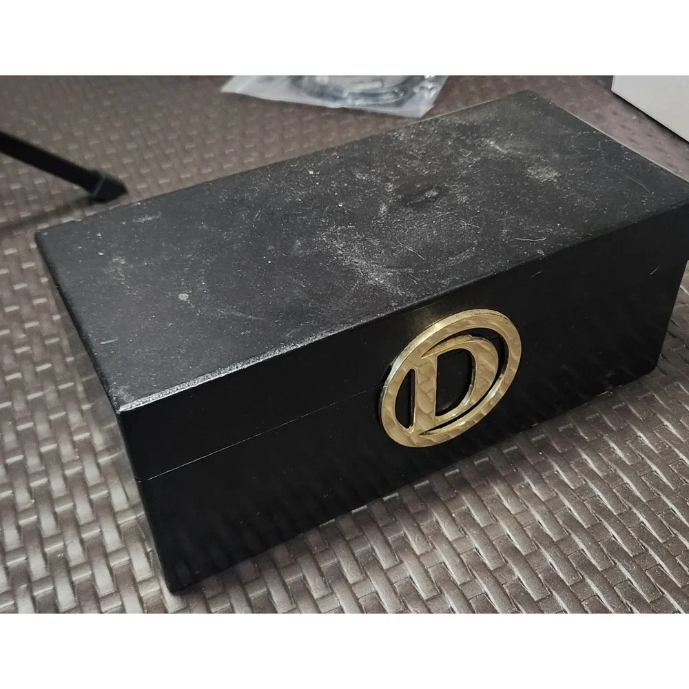 The Unbranded Brand elegant black